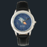 Relógio Cartoon e Kids<br><div class="desc">Este bonito e azul moderno observatório mostra um desenho de um navio de foguetes, e pode ser personalizado com seu nome e monograma para os garotos. Com números claros e facilmente legíveis, este 'primeiro' relógio é excelente para crianças ou crianças apenas começando a aprender o tempo. A galáxia espacial perfeita...</div>