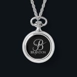 Relógio Chaveiro de Monograma e Nome de Script Personaliza<br><div class="desc">Monograma personalizado e Dif de nome apresentam monograma personalizado em estilo de fonte de script clássico branco e nome no estilo de fonte de serif clássico branco em fundo preto. Perfeito como presentes de férias,  reunião familiar favorece e para quaisquer ocasiões especiais.</div>
