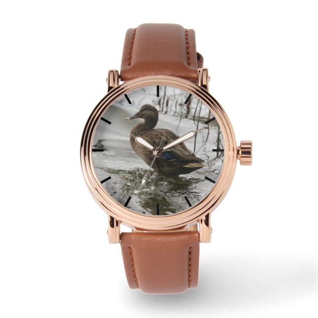 Relógio Cinza se abaixa no lago escuro (Frente)