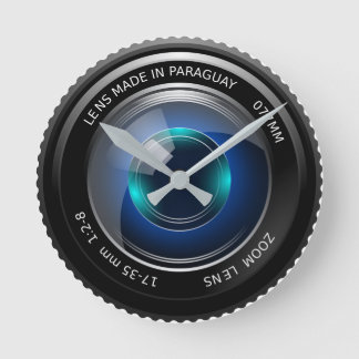 Relógio com face redonda com design de lente de zo