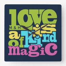 Relógio de monograma personalizado com amor mágico