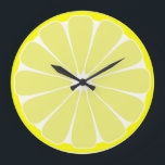 Relógio de Parede de Limão da Cozinha Presente<br><div class="desc">Uma fatia de limão amarelo brilhante decora este relógio. O design é de arte original.</div>