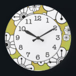 Relógio de Parede Decorativo Funky Floral<br><div class="desc">Este relógio decorativo floral contemporâneo apresenta flores pretas e brancas dispostas em um design floral funky. O fundo é amarelo verde com um padrão laranja de meio tom.</div>