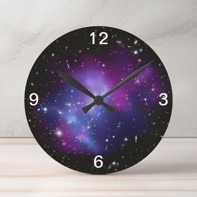 Relógio de Parede do Aglomerado de Galáxias Roxo (Purple Galaxy Cluster Modern Numbers Round Clock)