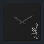 Relógio de Parede Quadrada de Nomes Personalizados<br><div class="desc">Presentes de Nome Personalizado Minimalista Moderno Este design apresenta um nome personalizado em branco com o script de escrita manual moderna em fundo preto.</div>