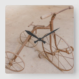 RELÓGIO DE PAREDE QUADRADO TRICICLO ANTIGO 1928