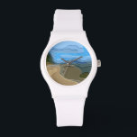 RELÓGIO DE PULSO MONTANHAS<br><div class="desc">Um design brilhante e colorido abstrato de uma vista de montanha, com céu azul, rocha e árvores.</div>