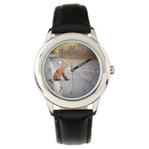 Relógio De Pulso Raposa Vermelha Sentada ao lado da estrada