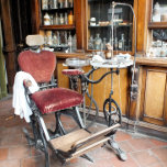 RELÓGIO DE PULSO VICTORIAN ENGLAND<br><div class="desc">A cirurgia dentária vitoriana. A cadeirinha do dentista temido e todas essas ferramentas!</div>