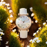 Relógio Dreamy Blush Glitter Personaliza o Na moda neutro<br><div class="desc">Dreamy Blush Personalize o nome do monograma de Na moda neutro. Este elegante e moderno relógio é desenhado com tipografia escrita à mão, emparelhada com uma tipografia de blocos em preto sobre um fundo brilhante Dreamy Pink Blue Glitter e tem espaço para você escrever o nome da sua mulher. O...</div>