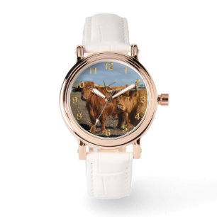 Relógio Duas Grandes Vacas Marrons Em Highland,