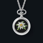 Relógio Edelweiss Necklace Watch<br><div class="desc">Em alemão, "edel" significa nobre e "weiss" significa branco. Edelweiss simboliza devoção, nobre pureza, coragem, ousadia, liberdade e a habilidade de superar a adversidade. Edelweiss cresce em algumas das condições alpinas mais difíceis do mundo. Fiquem inspirados por esta pequena planta sabendo que lhe deram presentes e talentos especiais, e que...</div>