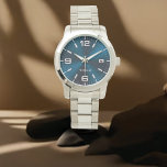 Relógio Elegante Monograma Azul Bruto Metálico<br><div class="desc">Elegante Monograma Azul Bruto Metálico. Este elegante e moderno relógio é desenhado com tipografia por script de nome emparelhado com tipografia branca em preto sobre um fundo branco azul escovado metálico e tem espaço para você escrever seu nome. O nome do monograma pode ser facilmente personalizado para fazer um design...</div>