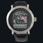 Relógio Eleição 2024 Voto Engraçado Sasquatch EUA<br><div class="desc">Eleição 2024 Voto Engraçado Sasquatch EUA</div>