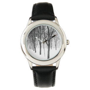 Relógio Enquanto eu lado com árvores