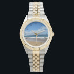 Relógio Foto bonito Ocean Tide Beach Waves<br><div class="desc">Este lindo relógio de pulso é perfeito para as férias de verão na costa. Pequenas ondas azuis rolam numa praia maravilhosa sob nuvens bonito. Eu adoro férias à beira-mar.</div>