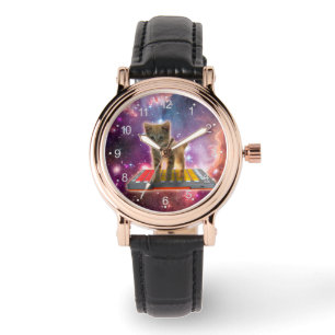 Relógio Gato sobre sintetizadores no espaço