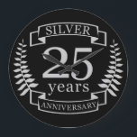 Relógio Grande 25 anos de casamento de prata<br><div class="desc">Uma design para celebrar 25 anos de casamento. Este design tem um design prateado (cinza) de louros em fundo preto. Prata é o presente tradicional para esta ocasião. O texto refere-se a Silver 25 anos de aniversário. Uma design romântica para comemorar seu 25 ano de casamento. Se você quiser alguma...</div>