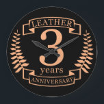 Relógio Grande 3 anos de casamento<br><div class="desc">Uma design para celebrar 3 anos de casamento. Este design tem um design de louros cor de bronzeado (couro) sobre um fundo preto. O couro é o presente tradicional para esta ocasião. O texto refere-se a um aniversário de 3 anos de couro. Uma design romântica para comemorar seu terceiro ano...</div>