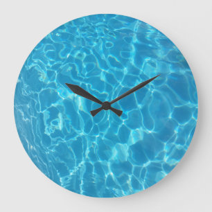 Relógio Grande Água da Piscina Azul Céu Cristalino