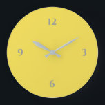 Relógio Grande Amarelo e Cinza Minimalista<br><div class="desc">O relógio artístico moderno apresenta um design minimalista numa paleta de cores amarela e cinza. Uma simples design simples com números de cinza em um fundo amarelo. Uma adição moderna à sua cozinha, sala de estar ou muro de escritório, um presente moderno e pensado de escritório ou um presente moderno...</div>