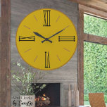 Relógio Grande Amarelo moderno de mostarda com trilha Dourada<br><div class="desc">Mostarda moderna com relógio de parede acrílico Dourado. Um relógio amarelo de mostarda rico com letras numéricas romanas aparadas em ouro, ou você pode trocar isso para preto para uma aparência igualmente bonita. Um relógio clássico que temos numa variedade de tons de queda! Excelente para salas de entrada, áreas vivas,...</div>