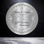 Relógio Grande Aniversário de Casamento 10º de Ouros do Coração E<br><div class="desc">Opulent elegance enquadra esta design do 10º aniversário de casamento em um único design de diamante escalado com diamante de lágrima central com faíscas adicionadas em um gradiente colorido de estanho. Design original por Holiday Hearts Design (direitos reservados). Por favor, note que todos os embelezamentos são impressos e feitos apenas...</div>
