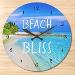 Relógio Grande Bliss de praia tropical<br><div class="desc">Para aqueles que sonham com praias! Lembre-se do seu sonho! Este relógio é decorado com uma bela cena de praia e as palavras Praia Feliz. Personalize-o com suas próprias palavras e fotografias, se desejar.</div>