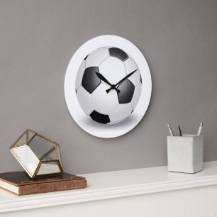 Relógio Grande Bola de Futebol sobre Branco