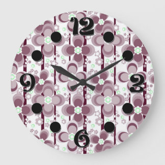 Relógio Grande brown and white floral pattern