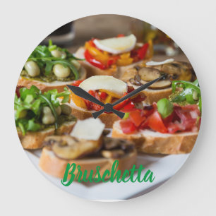 Relógio Grande Bruschetta Antipasti com feijão e arugula,