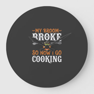 Relógio Grande Bruxa de Halloween Cozinhando com Cabo da Vassoura