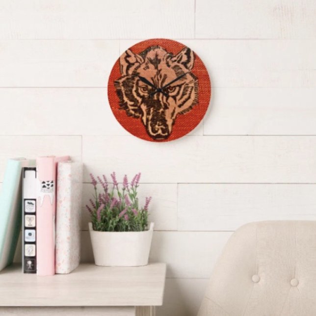 Relógio Grande Cabeça de Lobo em Vermelho  (Wolf Head on Red  Design high-quality wall clock vibrantly printed non-ticking design.

)