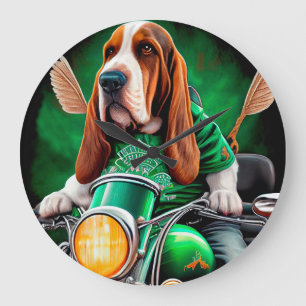 Relógio Grande Cachorro Basset Hound dirigindo bicicleta no Dia d