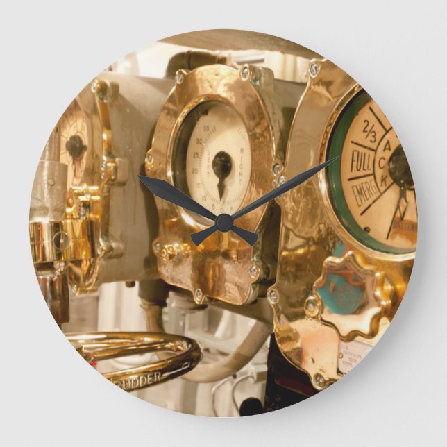 Relógio Grande Calibres e instrumentos navegacionais no submarino (Frente)