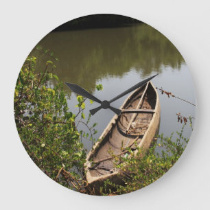 Relógio Grande canoe clock on the lake