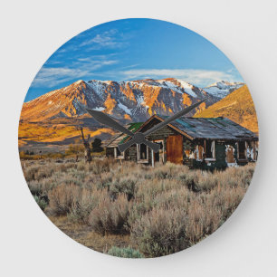 Relógio Grande Casa da quinta velha ao longo do lago Hwy 395 em