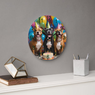 Relógio Grande Celebração Staffy: Uma Festa de aniversário com Bo