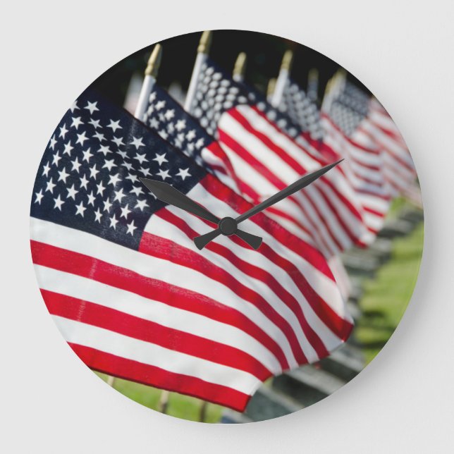 Relógio Grande Cemitério militar histórico com bandeiras dos EUA (Frente)