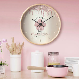 Relógio Grande Chef de confeitaria de cupcakes com gotas de glitt