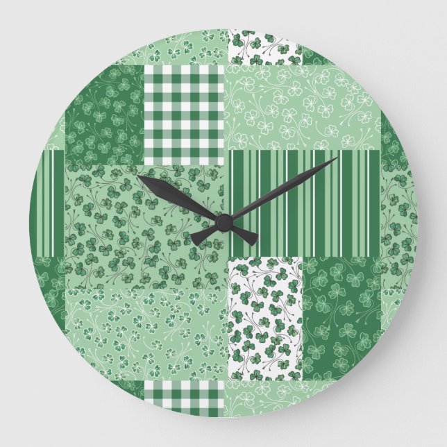 Relógio Grande Chic Green Shamrocks Faux Patwork Wall Clock (Frente)