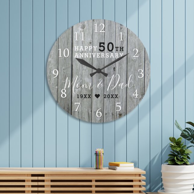 Relógio Grande Cinza Rústico Madeira  50º Aniversário de Bodas de (Rustic Gray Wood 50th Gold Wedding Anniversary Large Clock)