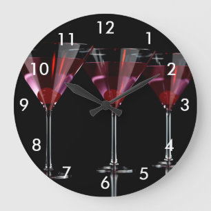 Relógio Grande Cocktails vermelhos em vidro martini com cereja