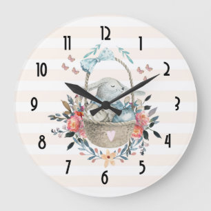 Relógio Grande Coelhinho bonito em uma cesta com ovos e flores Bo