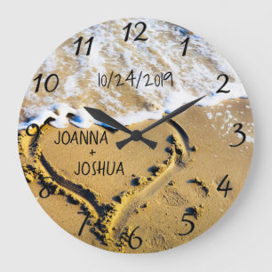 Relógio Grande Coração na Areia da Praia Vista do Oceano Tropical