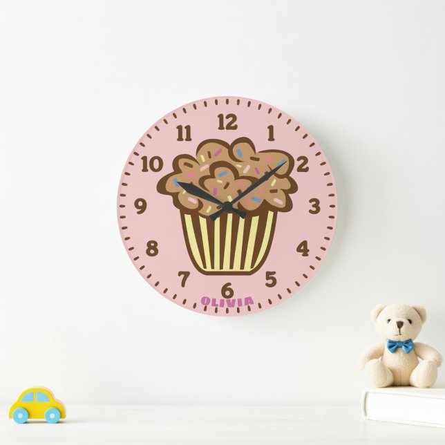 Relógio Grande Cute Cupcake with Custom Name Wall Clock (Cupcake wall clock with custom name.)