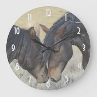 Dois Cavalos Selvagens Marrons Nuzzling