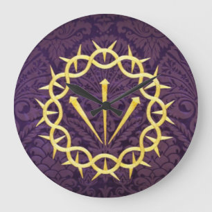 Relógio Grande Dourada Coroa De Espinhos Em Fundo Roxo Escuro
