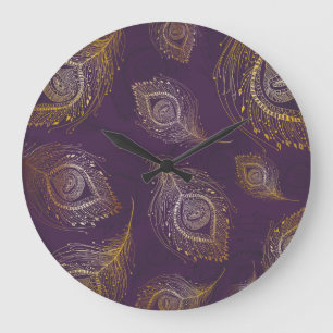Relógio Grande Dourada pena de pavão, fundo violeta.