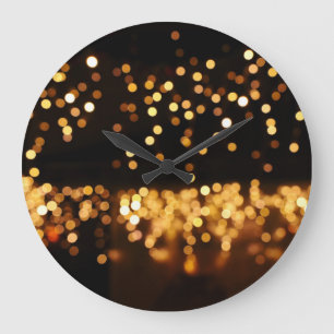 Relógio Grande Dourado brilho preto: fundo desfocado Abstrato